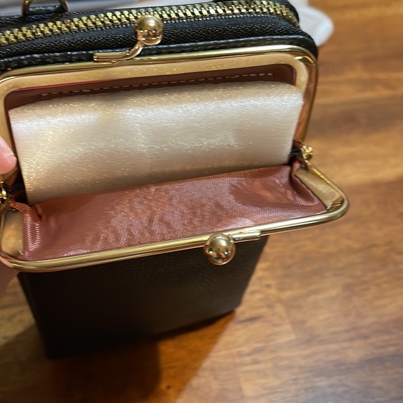 Cell Phone /Wallet - Picture 2 of 3